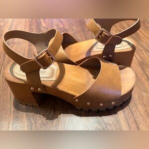 Clog sandals